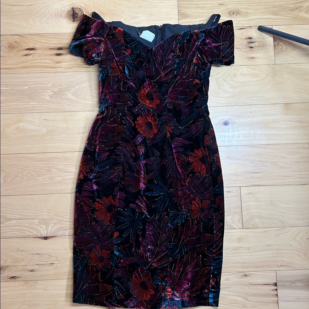 TC Petites Vintage Floral Velvet Off-Shoulder Dress | Size 6